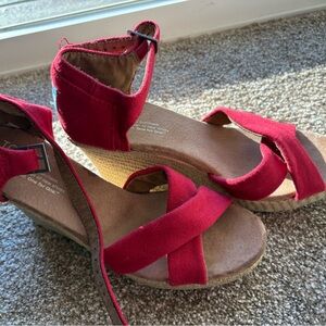 Super cute red Toms Cork wedge sandals size 8